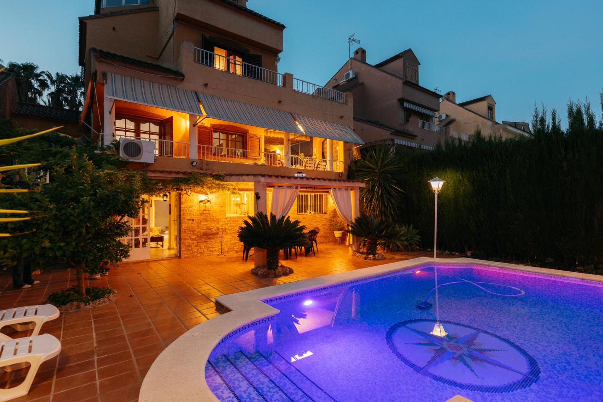 Casa vacanze Chalet, Rodeada De Naturaleza Piscina A Doce Klm De Y 7 Del Aeropuerto Valenza