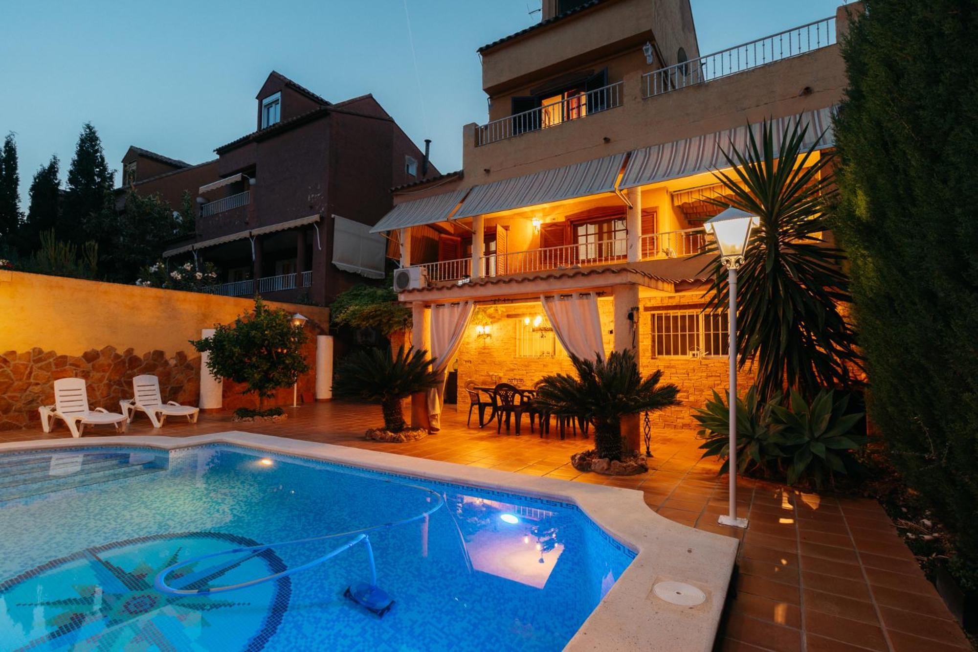 Chalet, Rodeada De Naturaleza Piscina A Doce Klm De Y 7 Del Aeropuerto Casa vacanze *