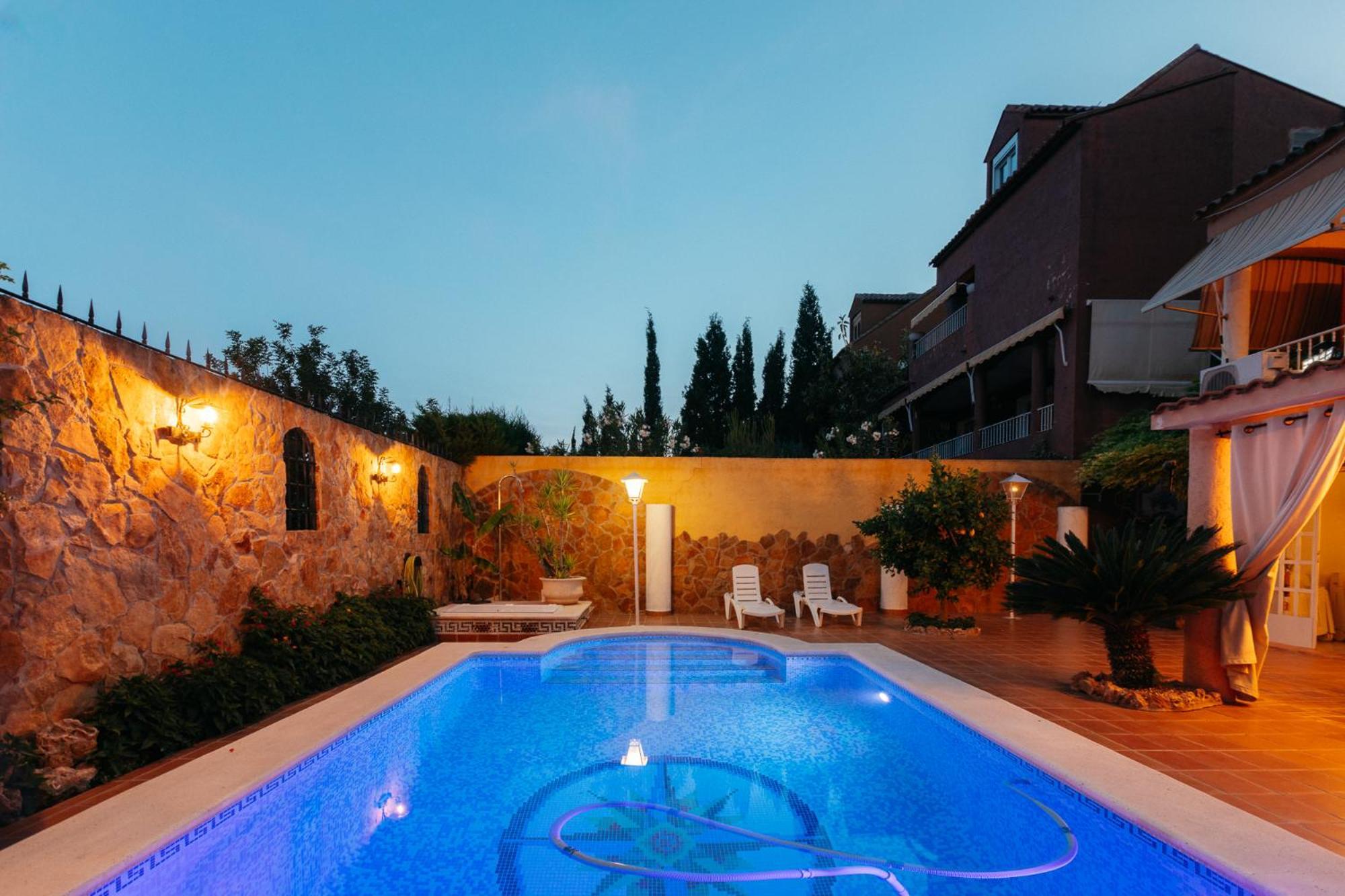 Chalet, Rodeada De Naturaleza Piscina A Doce Klm De Y 7 Del Aeropuerto Valenza